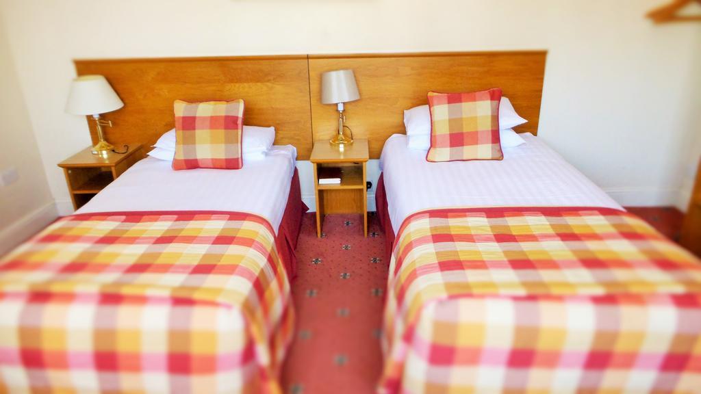 Roydon Marina Village Hotel Room photo