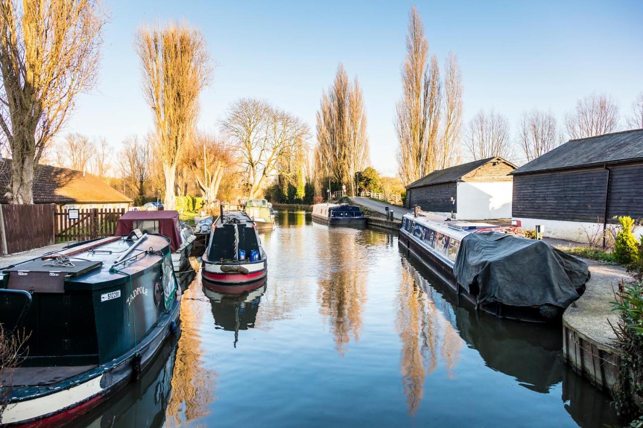 Roydon Marina Village Hotel Exterior photo